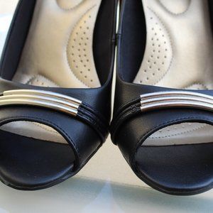 Black Dexflex Comfort Heels